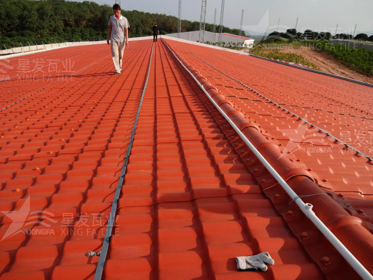 老舊房屋改造，準(zhǔn)備安裝樹(shù)脂瓦時(shí)，發(fā)現(xiàn)漏水，到底怎么解決呢？