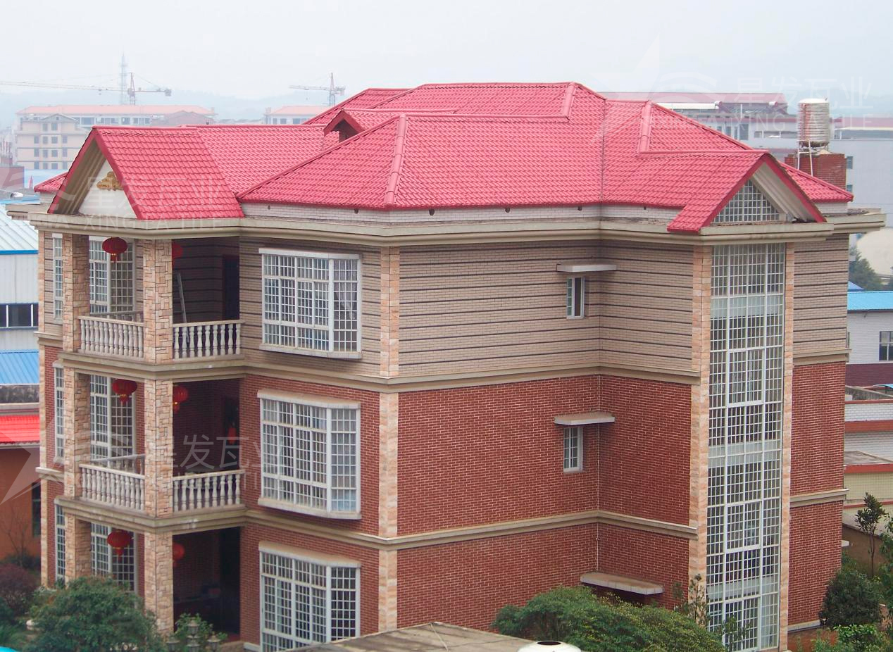 合成樹脂瓦綠色環(huán)保、節(jié)能減排，不會揮發(fā)出有毒的氣味！