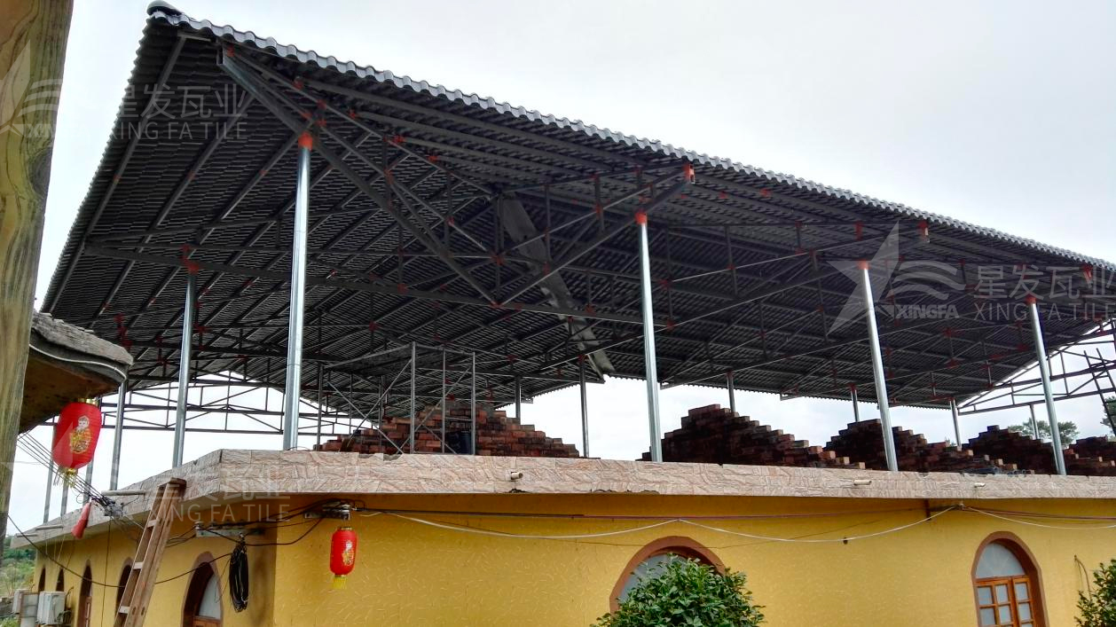 “鋼結(jié)構+合成樹脂瓦”屋面建筑體系已被普遍應用，促進行業(yè)發(fā)展