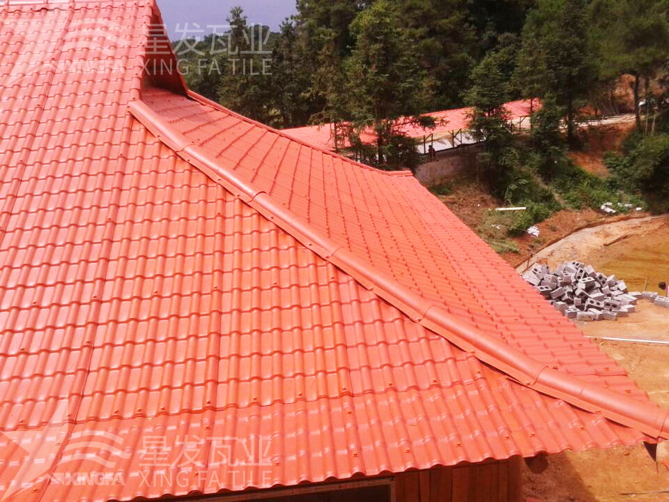 潮濕天氣不是問題！樹脂瓦輕松應(yīng)對挑戰(zhàn)！